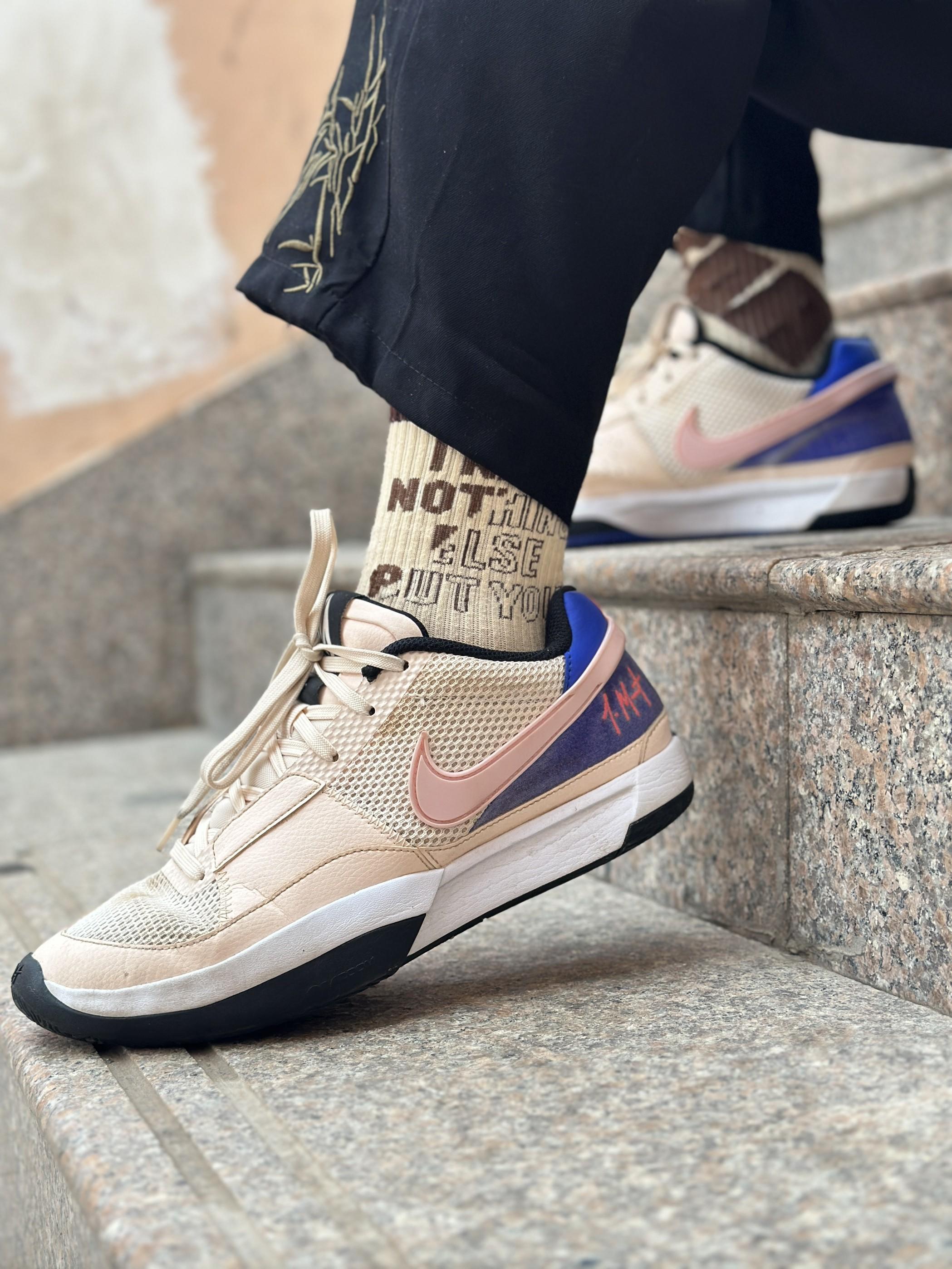 Nike Ja 1 圆头系带 防滑耐磨
低帮 篮球鞋 米粉紫